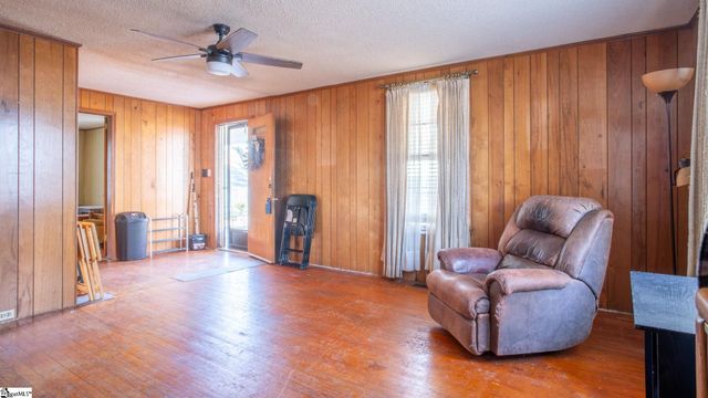 4 W Fleming Street, Ware Shoals, SC 29692
