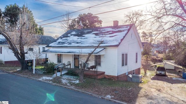 4 W Fleming Street, Ware Shoals, SC 29692