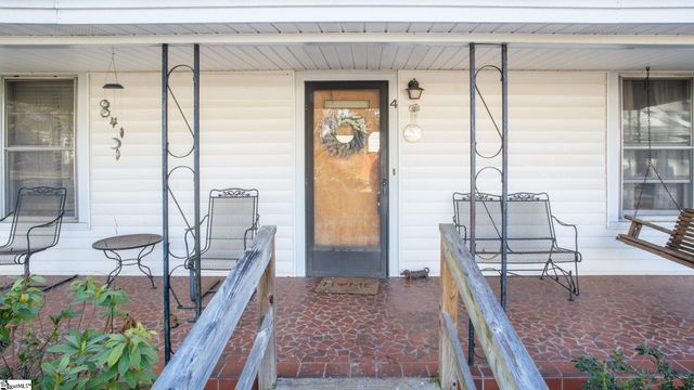 4 W Fleming Street, Ware Shoals, SC 29692