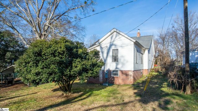 4 W Fleming Street, Ware Shoals, SC 29692