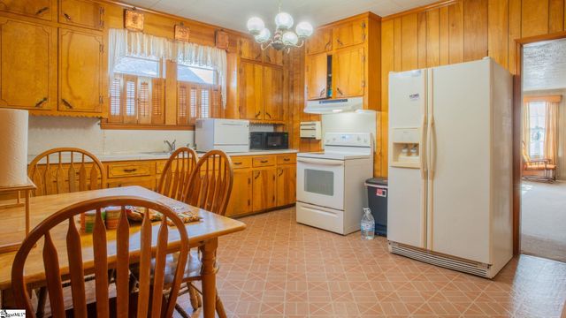 4 W Fleming Street, Ware Shoals, SC 29692