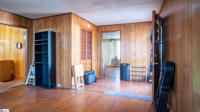 4 W Fleming Street, Ware Shoals, SC 29692