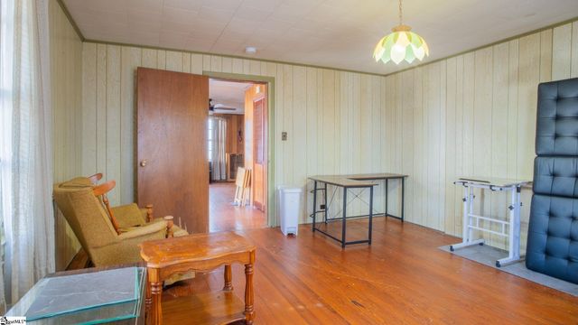 4 W Fleming Street, Ware Shoals, SC 29692