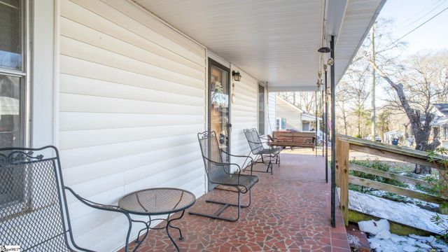 4 W Fleming Street, Ware Shoals, SC 29692