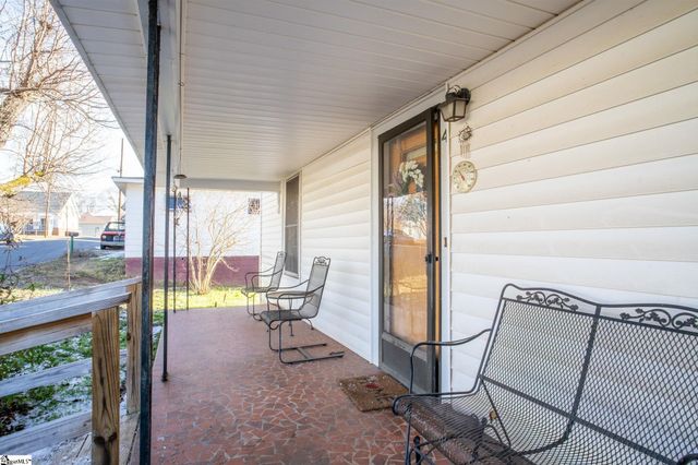 4 W Fleming Street, Ware Shoals, SC 29692