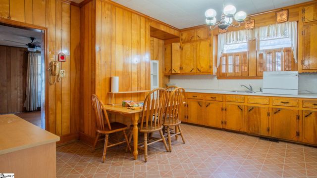 4 W Fleming Street, Ware Shoals, SC 29692