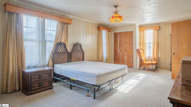 4 W Fleming Street, Ware Shoals, SC 29692