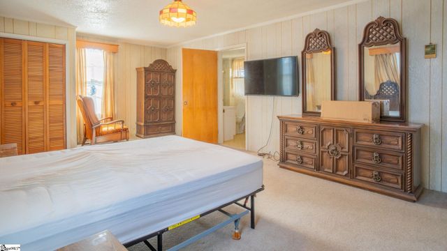 4 W Fleming Street, Ware Shoals, SC 29692