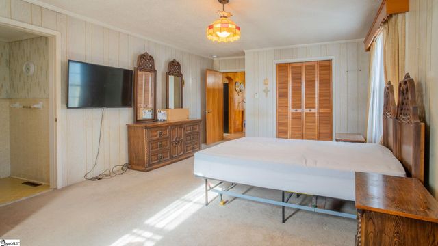 4 W Fleming Street, Ware Shoals, SC 29692