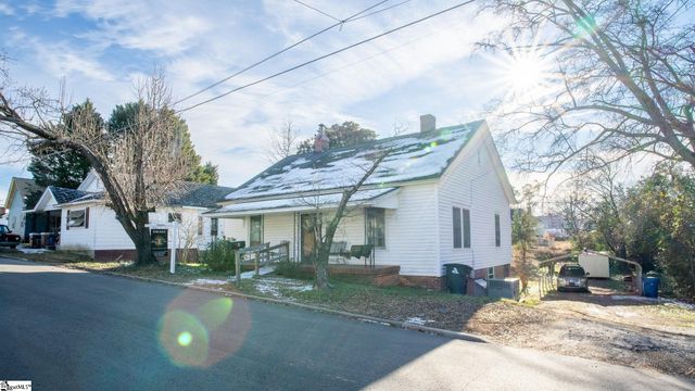 4 W Fleming Street, Ware Shoals, SC 29692