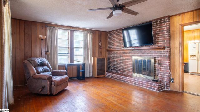 4 W Fleming Street, Ware Shoals, SC 29692