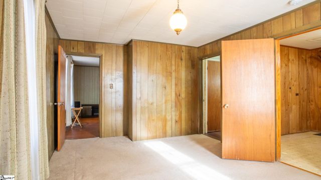 4 W Fleming Street, Ware Shoals, SC 29692