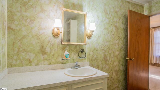 4 W Fleming Street, Ware Shoals, SC 29692