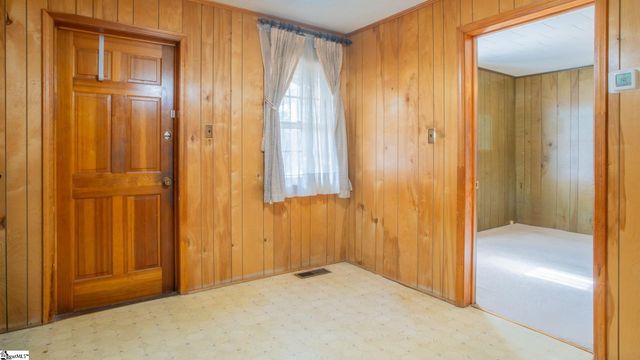 4 W Fleming Street, Ware Shoals, SC 29692