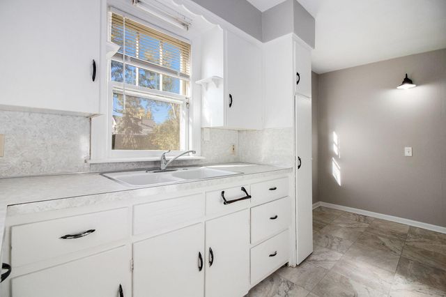 2461 Wyoming Avenue SW, Wyoming, MI 49519