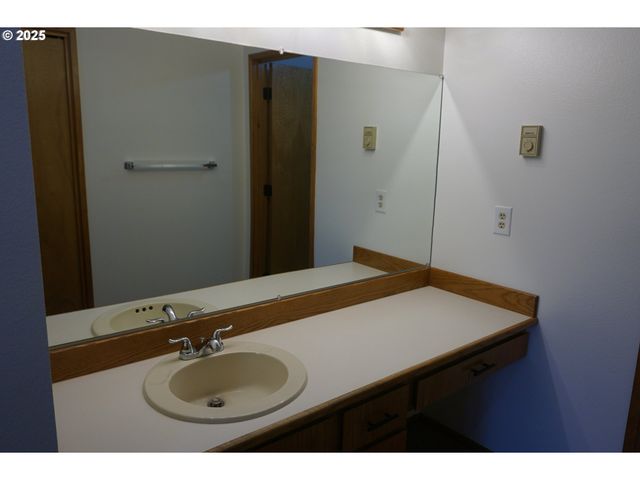 13819 Nw 10TH Ct F, Vancouver, WA 98685