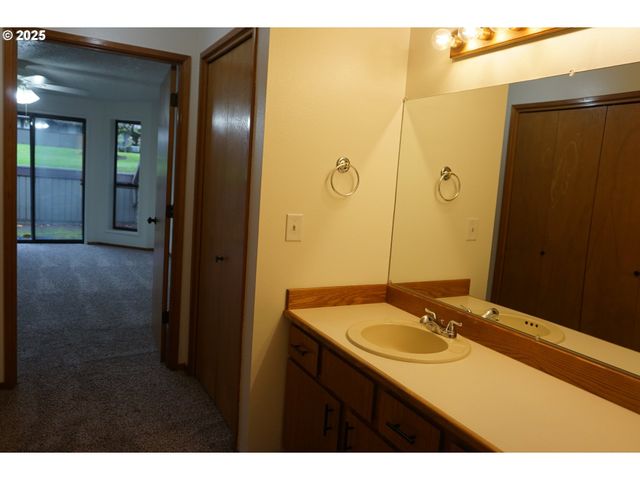 13819 Nw 10TH Ct F, Vancouver, WA 98685