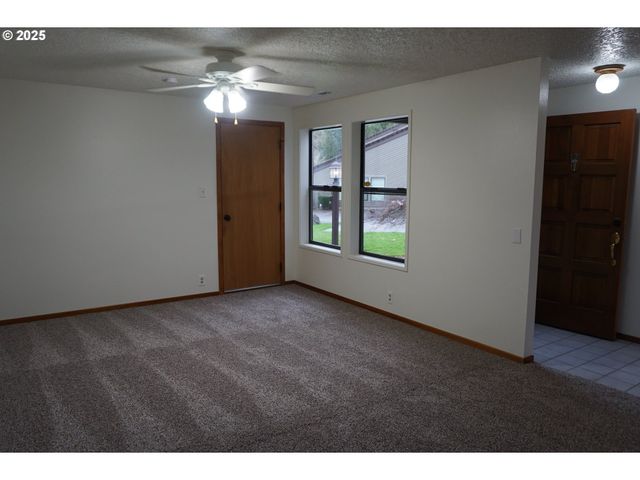 13819 Nw 10TH Ct F, Vancouver, WA 98685