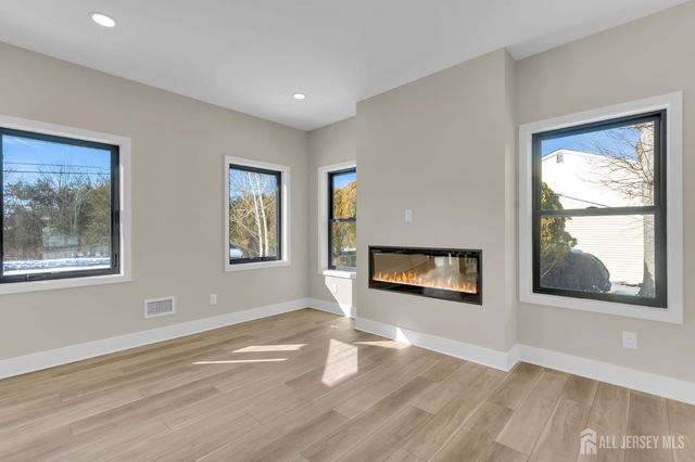 36 Wickley Avenue, Piscataway, NJ 08854