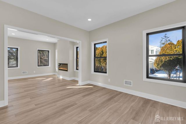 36 Wickley Avenue, Piscataway, NJ 08854