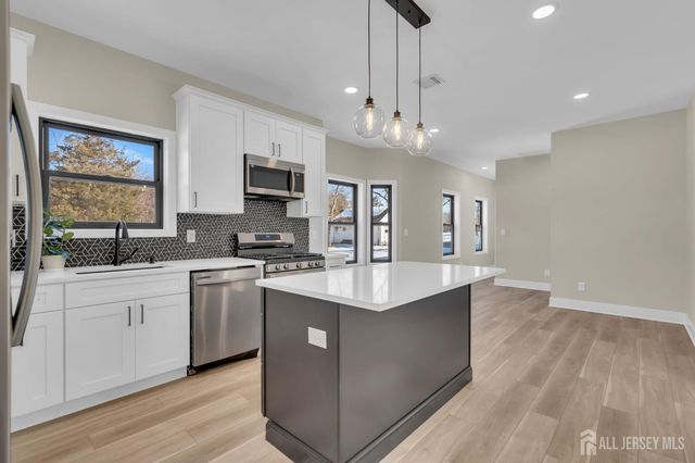 36 Wickley Avenue, Piscataway, NJ 08854