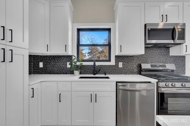 36 Wickley Avenue, Piscataway, NJ 08854