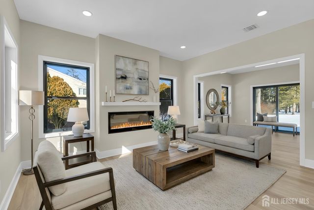 36 Wickley Avenue, Piscataway, NJ 08854