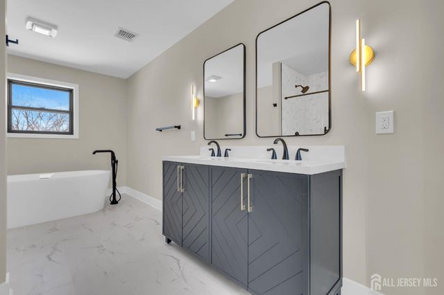 36 Wickley Avenue, Piscataway, NJ 08854