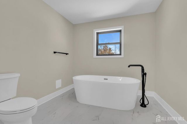 36 Wickley Avenue, Piscataway, NJ 08854