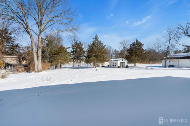 36 Wickley Avenue, Piscataway, NJ 08854