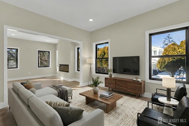 36 Wickley Avenue, Piscataway, NJ 08854