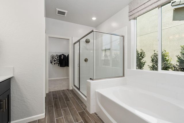 844 Solar Lane, Clovis, CA 93619