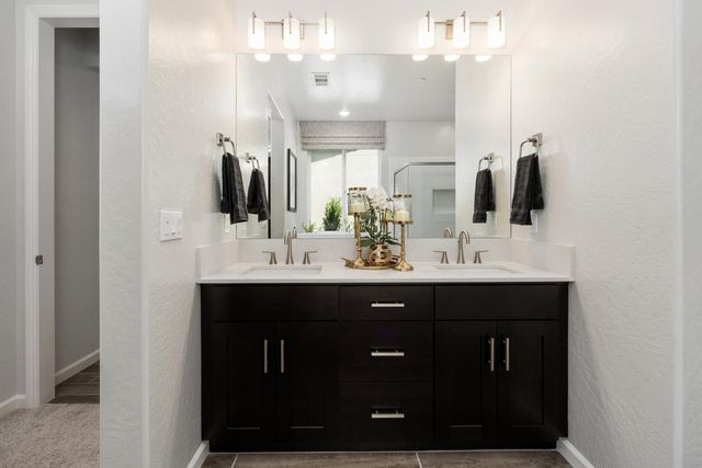 844 Solar Lane, Clovis, CA 93619