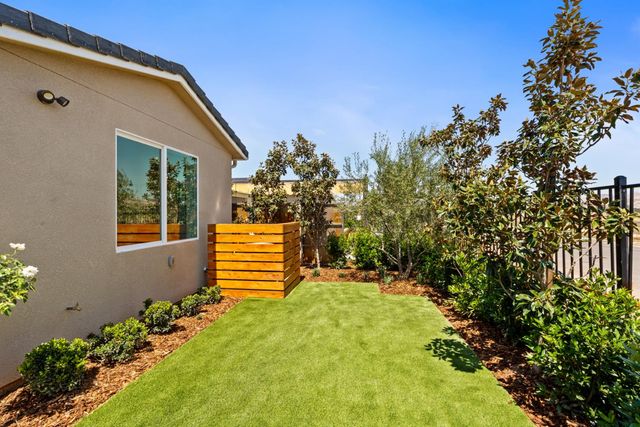 844 Solar Lane, Clovis, CA 93619
