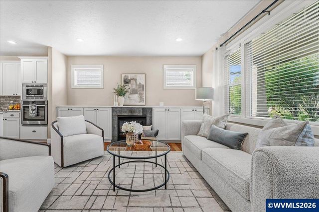 1700 Webb Lake Dr NE, Silverton, OR 97381