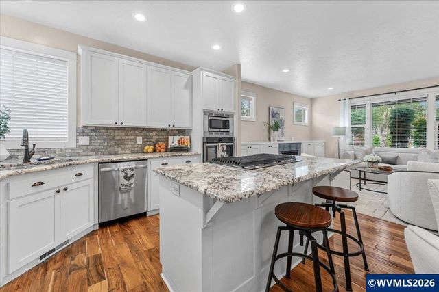 1700 Webb Lake Dr NE, Silverton, OR 97381