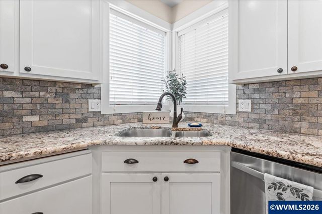1700 Webb Lake Dr NE, Silverton, OR 97381
