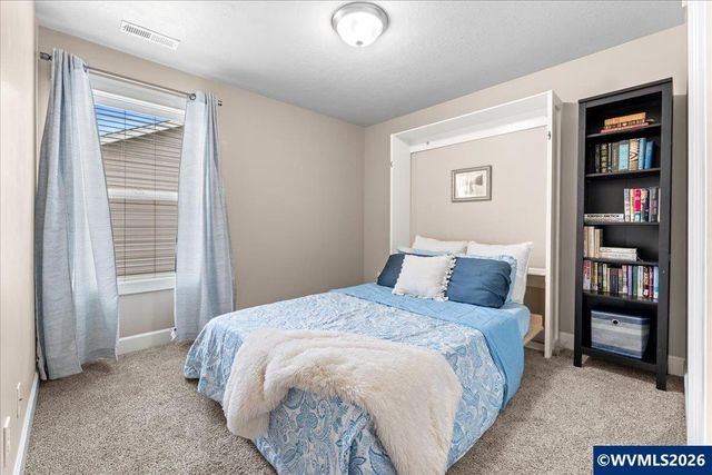 1700 Webb Lake Dr NE, Silverton, OR 97381