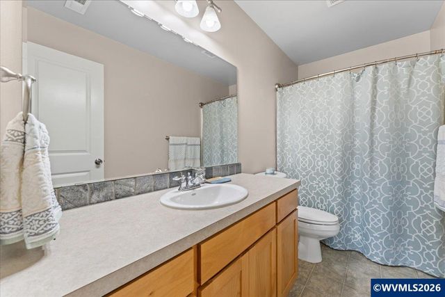 1700 Webb Lake Dr NE, Silverton, OR 97381