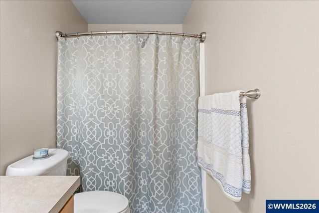 1700 Webb Lake Dr NE, Silverton, OR 97381