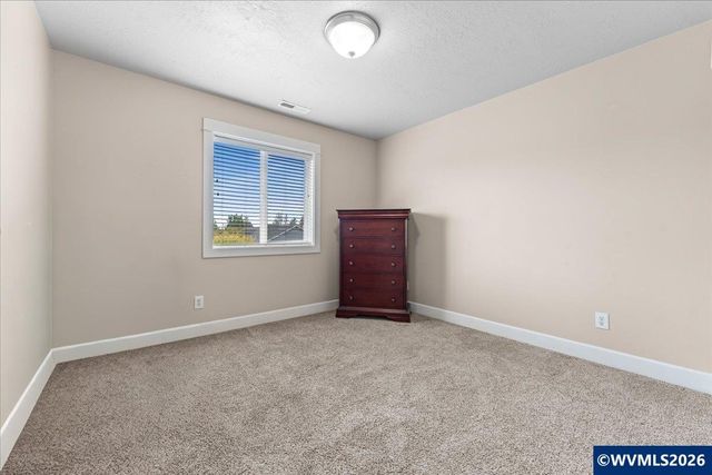 1700 Webb Lake Dr NE, Silverton, OR 97381