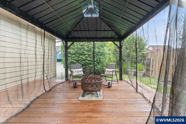 1700 Webb Lake Dr NE, Silverton, OR 97381