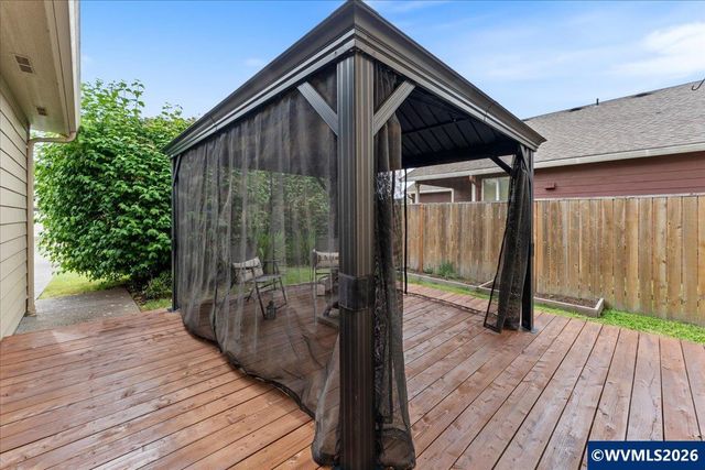 1700 Webb Lake Dr NE, Silverton, OR 97381