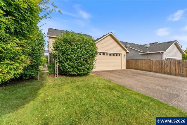 1700 Webb Lake Dr NE, Silverton, OR 97381