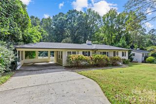 2538 Arnold Drive E, Charlotte, NC 28205