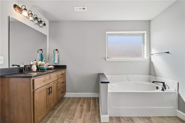 2401 Armstrong Lane, Pea Ridge, AR 72751