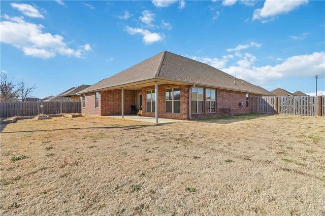 2401 Armstrong Lane, Pea Ridge, AR 72751