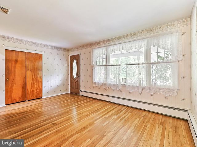929 CREAMERY RD, Newtown, PA 18940