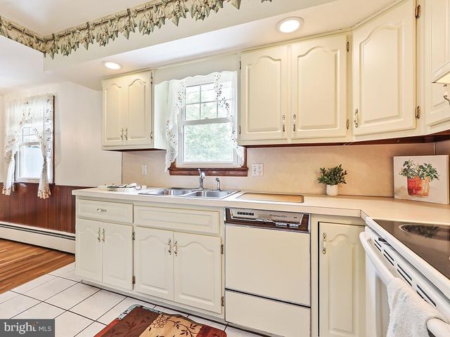 929 CREAMERY RD, Newtown, PA 18940