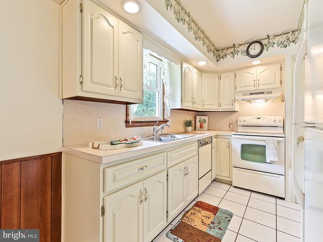 929 CREAMERY RD, Newtown, PA 18940